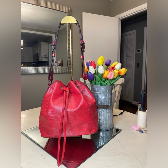 Louis Vuitton Red EPI Noe MM Bucket Bag - Picture 1 of 16